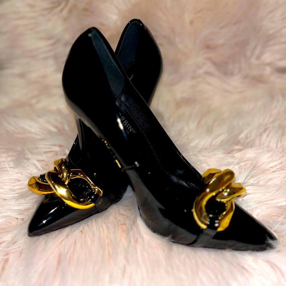 Cape Robbin black heels with gold chain size 8
